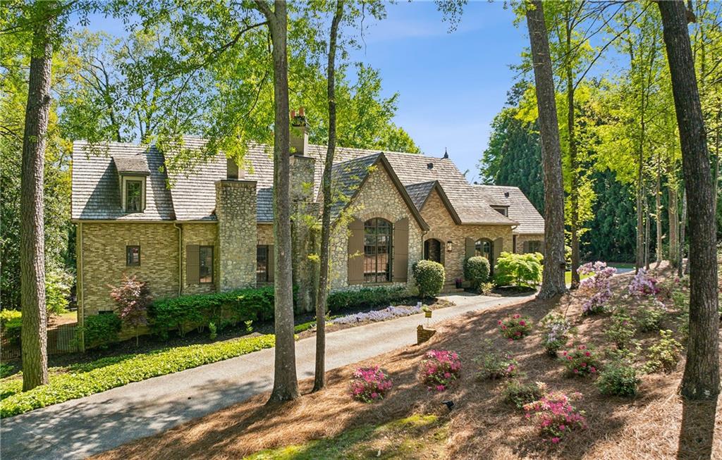 105 Kingston Manor