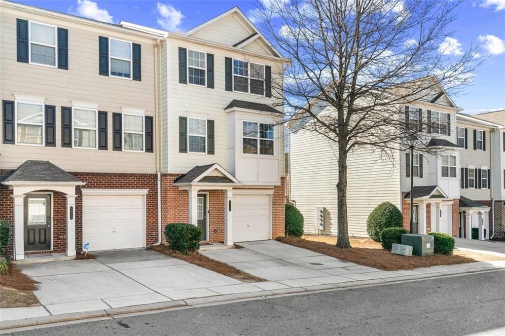 6816 Blackstone Place