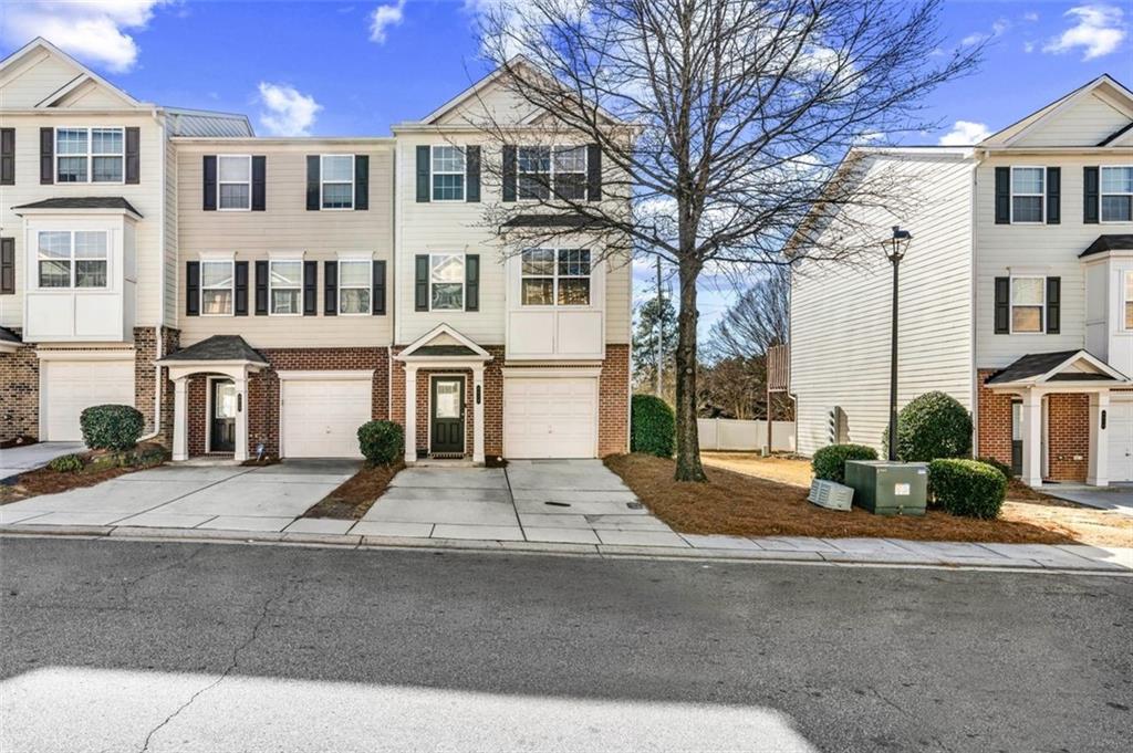 6816 Blackstone Place