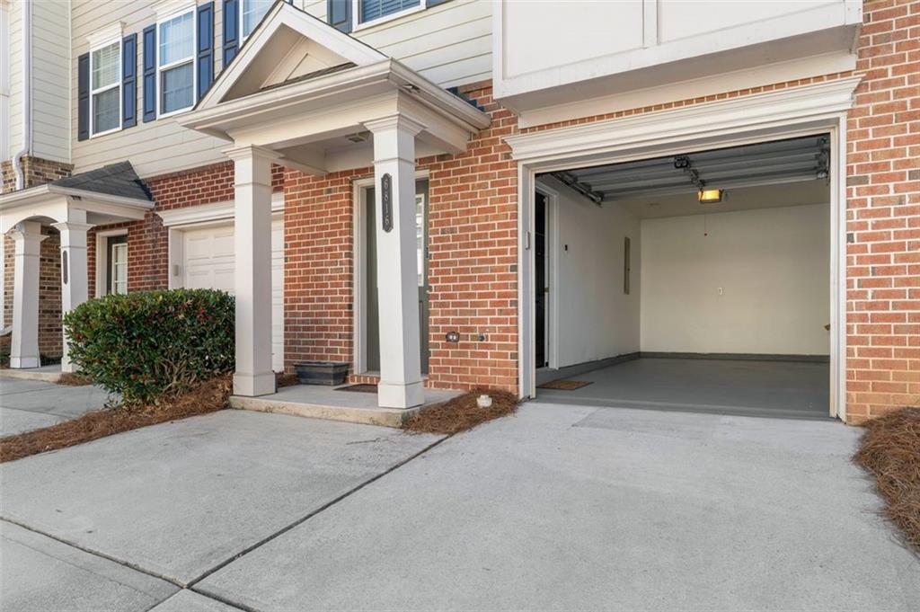 6816 Blackstone Place