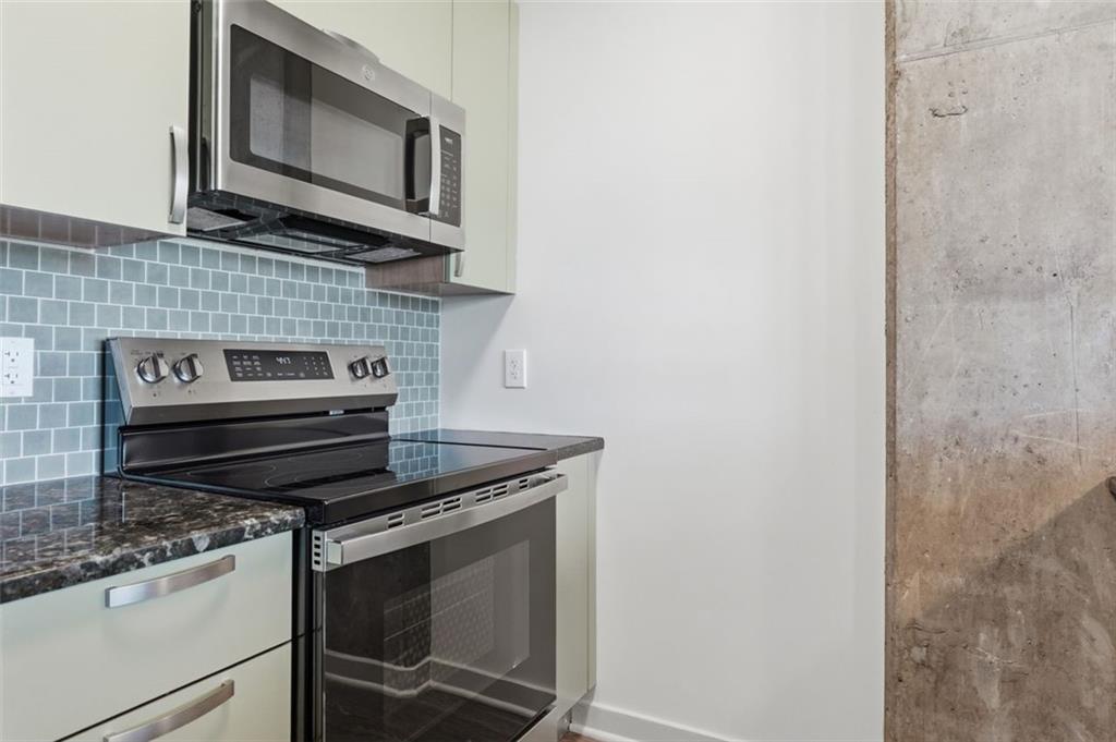 245 N HIGHLAND Avenue NE 402