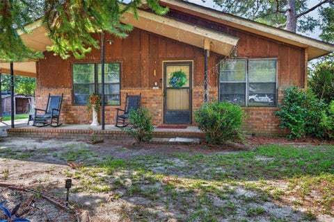 Homes For Sale - 302 Lakeview Drive<br/> Glennville, GA 30427
