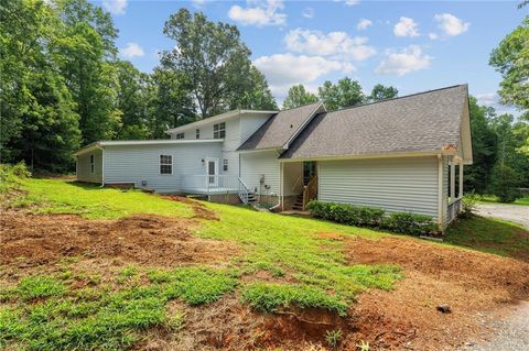 A home in Dawsonville