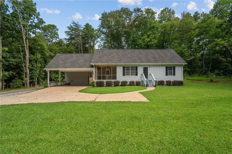 A home in Dawsonville