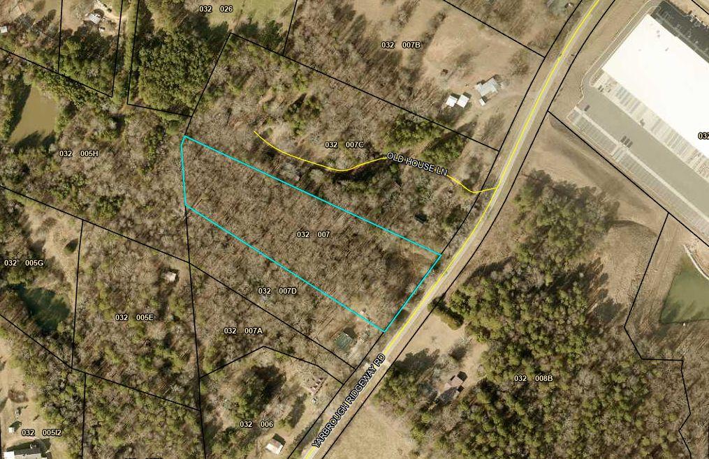 Prime 4.111-acre commercial site with excellent access to I-85 and US-441, located in Jackson County's fast growing industrial corridor. Immediate area is predominantly industrial with multiple new distributions facilities developed within the past 3 years. Site has access to public water at road. Zoned CRC, Community Retail Commercial, by Jackson County. City of Commerce industrial zoned sites adjacent to the northeast and southeast across Yarbrough Ridgeway Road. Great site for service oriented businesses. Easy access to I-85 via Highway 98 interchange to the southwest and US 441 interchange to the northeast, both interchanges located within 2 mile driving distance.