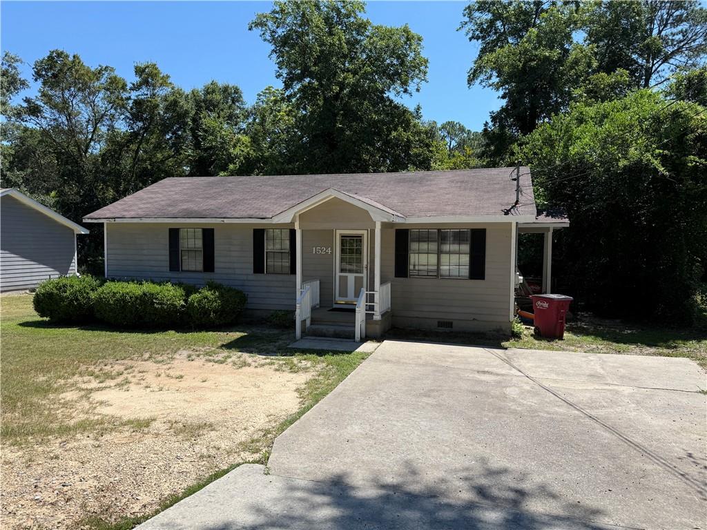 MOVE IN READY!! This 3 bedroom/1 bath ranch with a HUGE backyard is conveniently located in the Windmere subdivision. All rooms are carpeted and freshly painted. Children and family pets will be safe to play in your huge back yard. Located less than 1 mile from Riley Elementary school and Brad Henderson Memorial Stadium. 1.5 miles from Macon Mall.