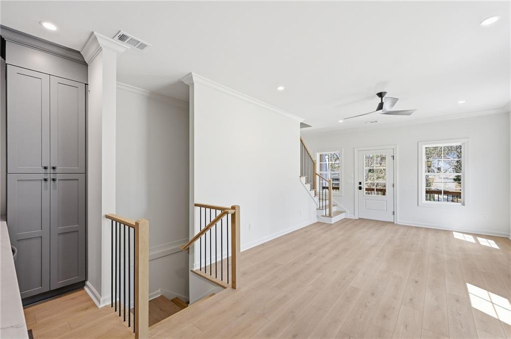 1121 Riverside Terrace