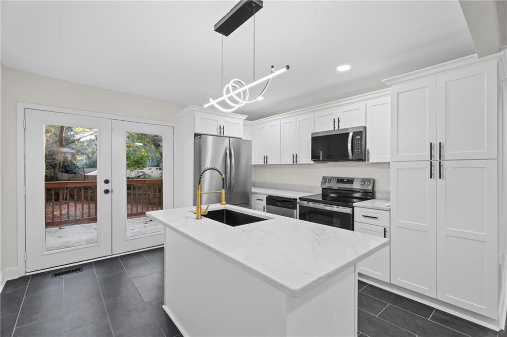 6179 Holiday Boulevard