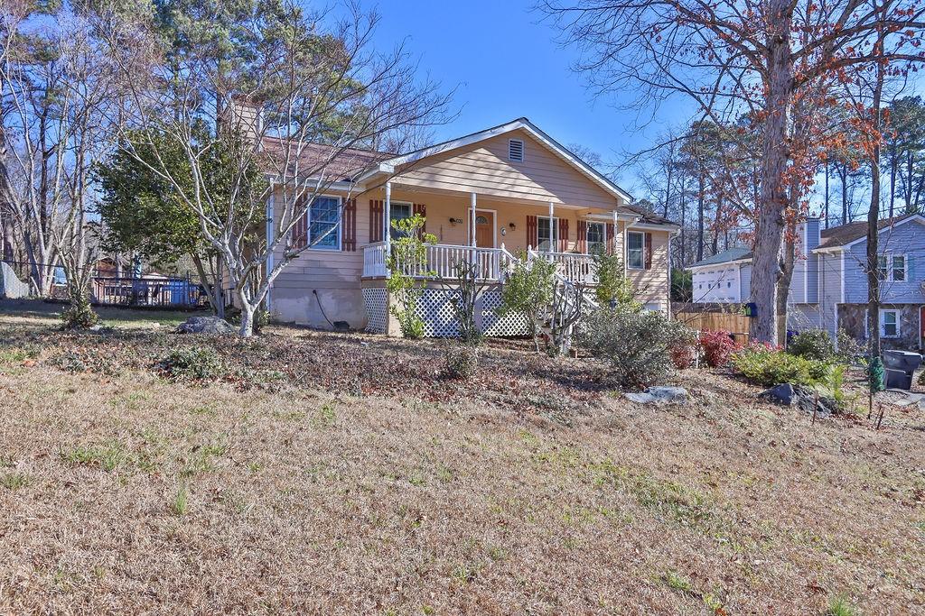 869 Falcon Crest Drive