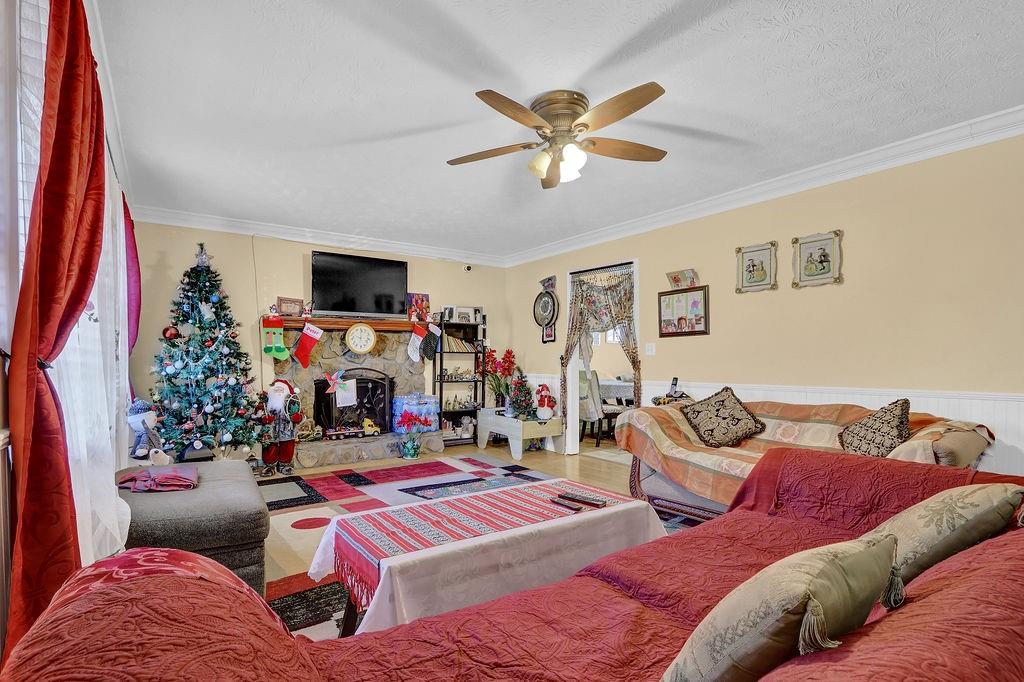 869 Falcon Crest Drive