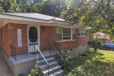 Homes For Sale - 5570 Ash Street<br/> Forest Park, GA 30297