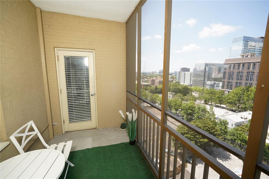 300 Peachtree Street NE 9D