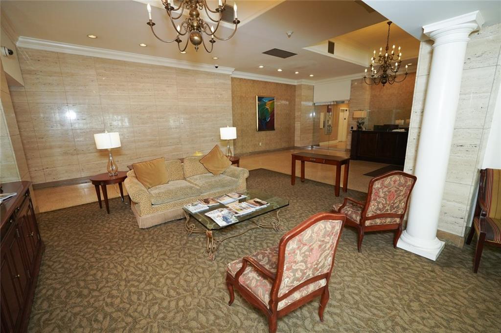 300 Peachtree Street NE 9D