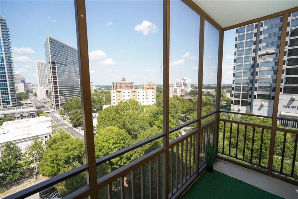 300 Peachtree Street NE 9D