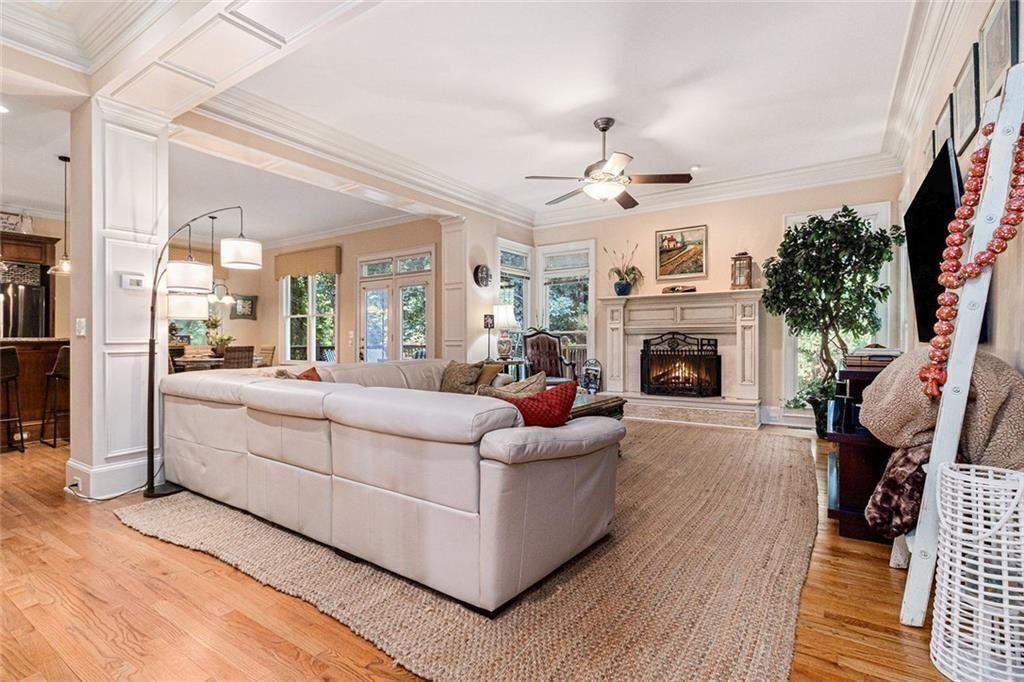 3698 Lakeview Drive