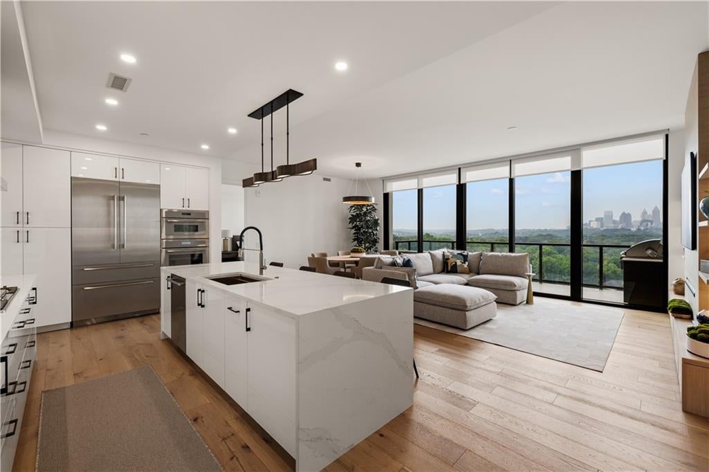2425 Peachtree Road NE 1406