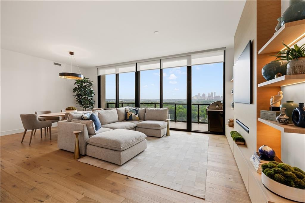 2425 Peachtree Road NE 1406