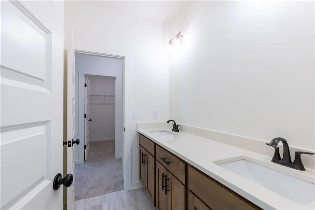 Gainesville, Georgia 30506, United States, 5 Bedrooms Bedrooms, ,5 BathroomsBathrooms,Residential,Active,232219