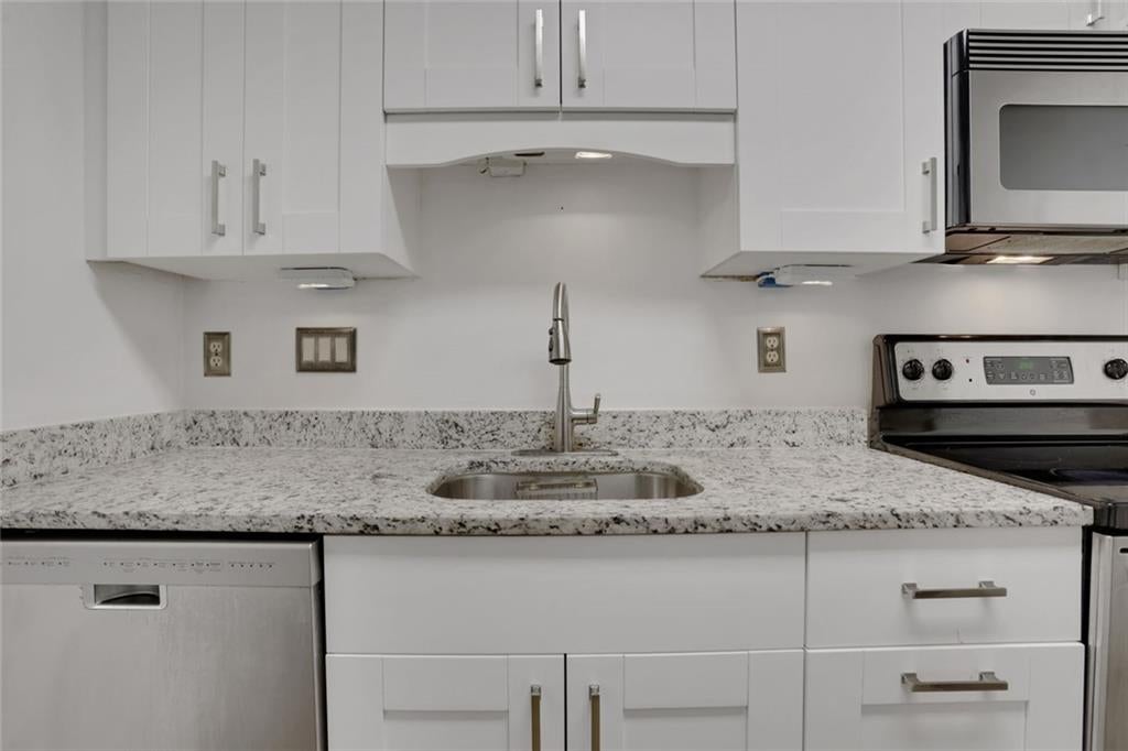 3843 Woodridge Way