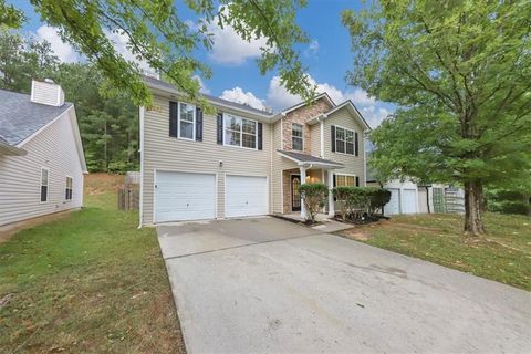 A home in Fairburn