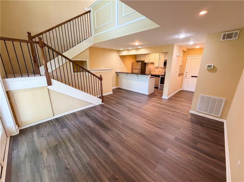27 Chaumont Square NW