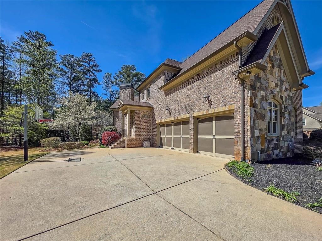1485 White Rose Court NW
