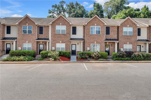 Townhouse For Sale - 2827 Creek Bottom Court<br/> Gainesville, GA 30504