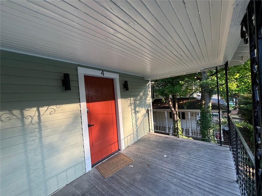 818 Maple Avenue SW