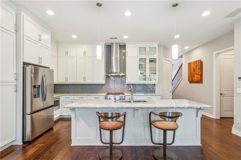 828 Canterbury Overlook NE