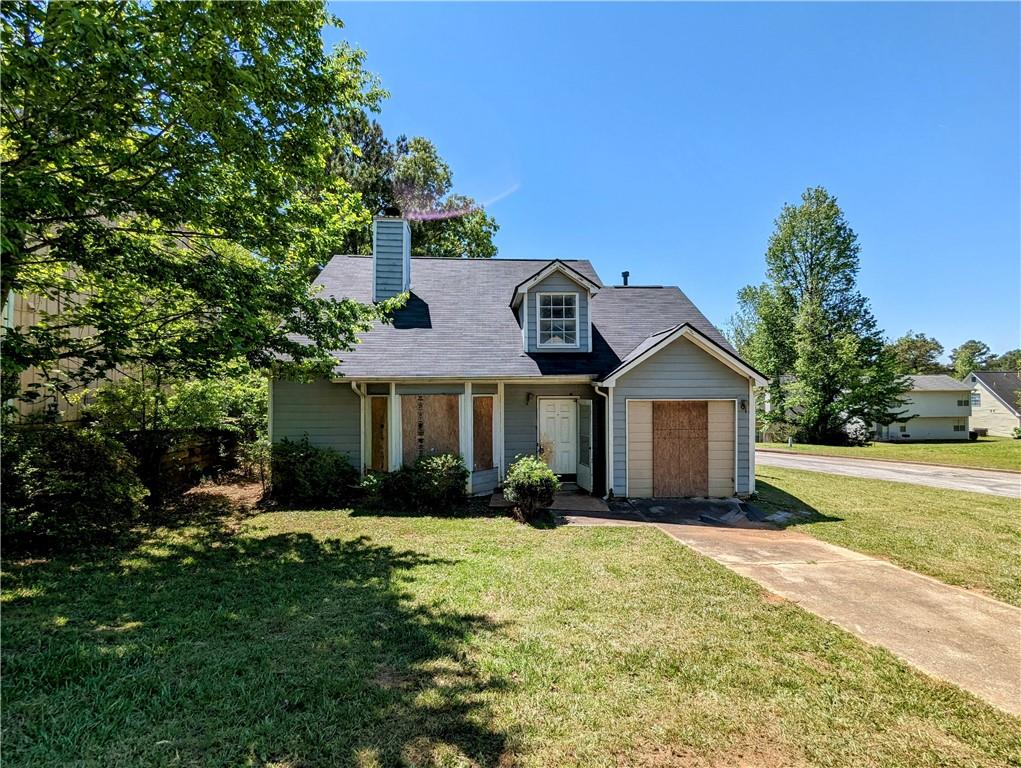 INVESTOR SPECIAL!!!! This is a great opportunity to make this 3 bed 2 bath home into your dream! Prime location, close to I-285 and many shops/restaurants.