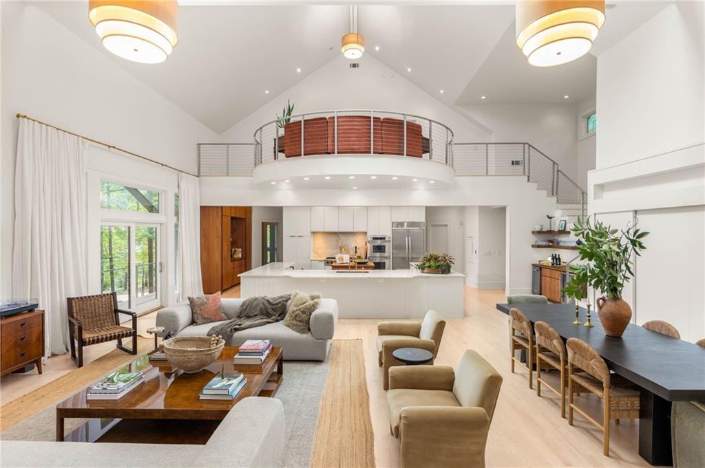 9016 Selborne Lane
