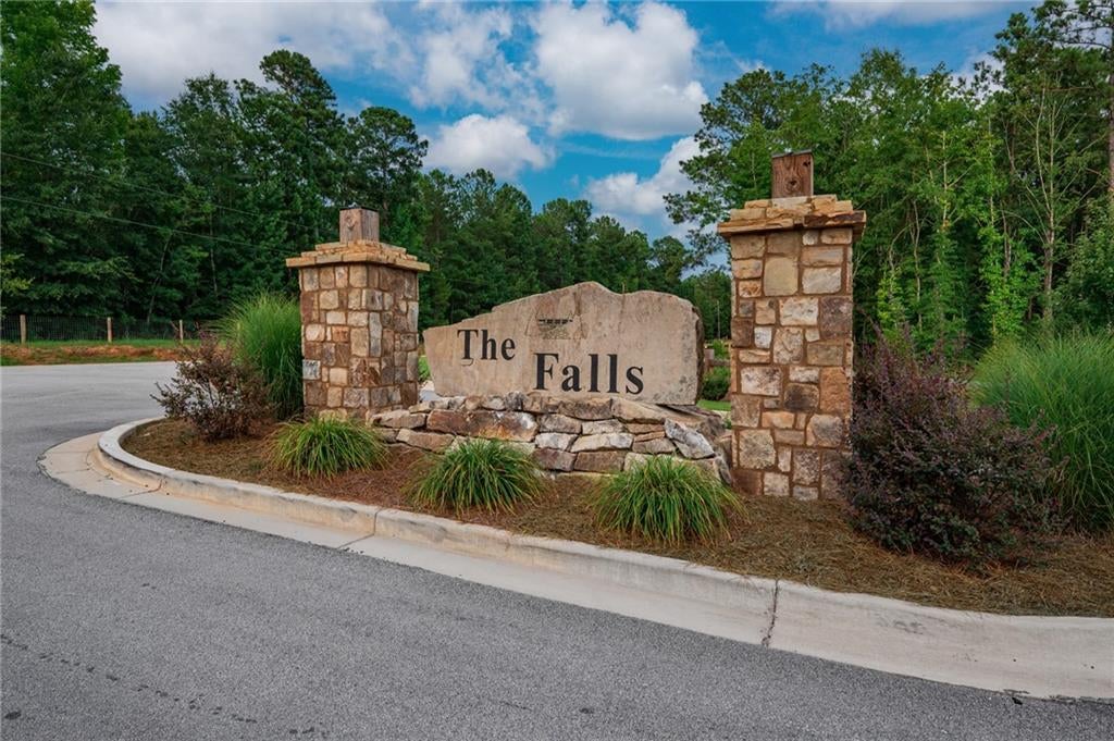143 Falls Lane