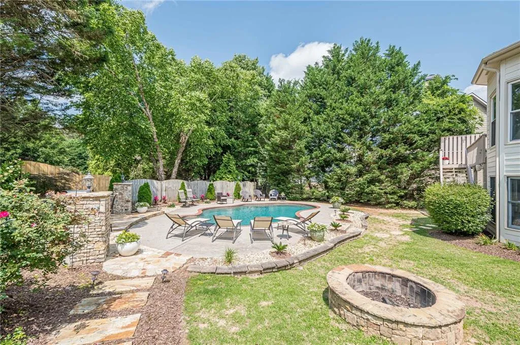 Canton, Georgia 30114, United States, 6 Bedrooms Bedrooms, ,5 BathroomsBathrooms,Residential,Active,173924