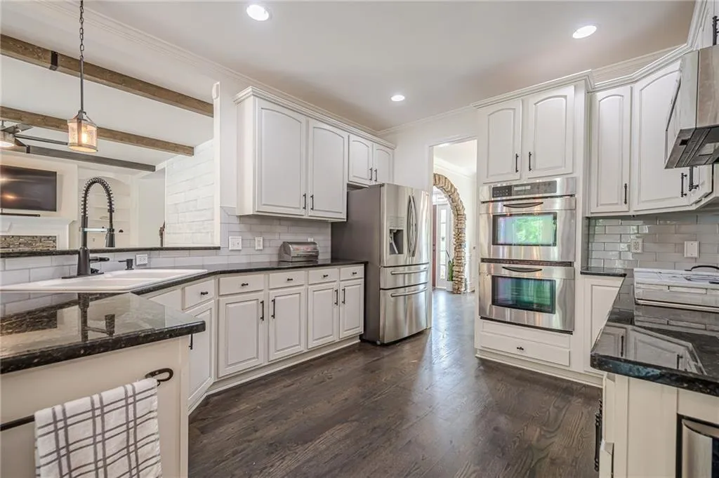 Canton, Georgia 30114, United States, 6 Bedrooms Bedrooms, ,5 BathroomsBathrooms,Residential,Active,173924