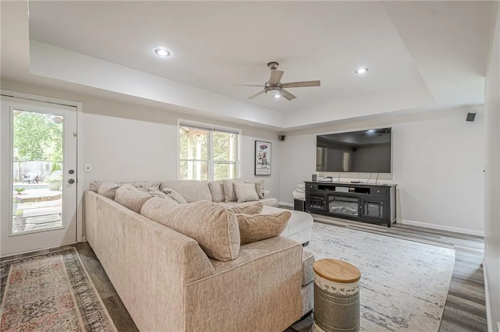 Canton, Georgia 30114, United States, 6 Bedrooms Bedrooms, ,5 BathroomsBathrooms,Residential,Active,173924