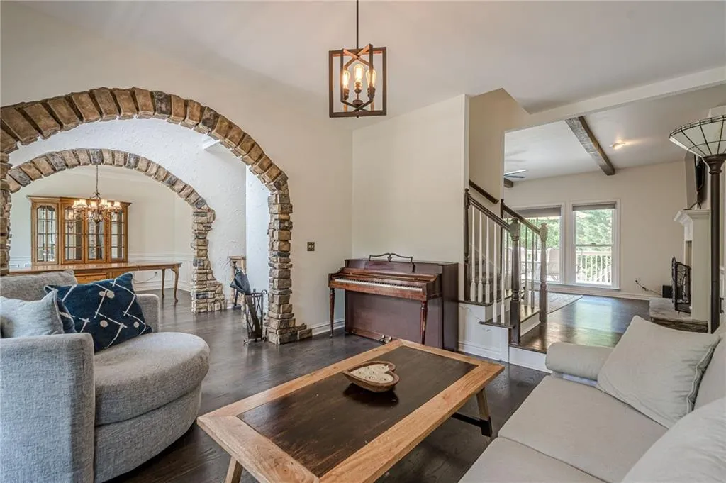 Canton, Georgia 30114, United States, 6 Bedrooms Bedrooms, ,5 BathroomsBathrooms,Residential,Active,173924