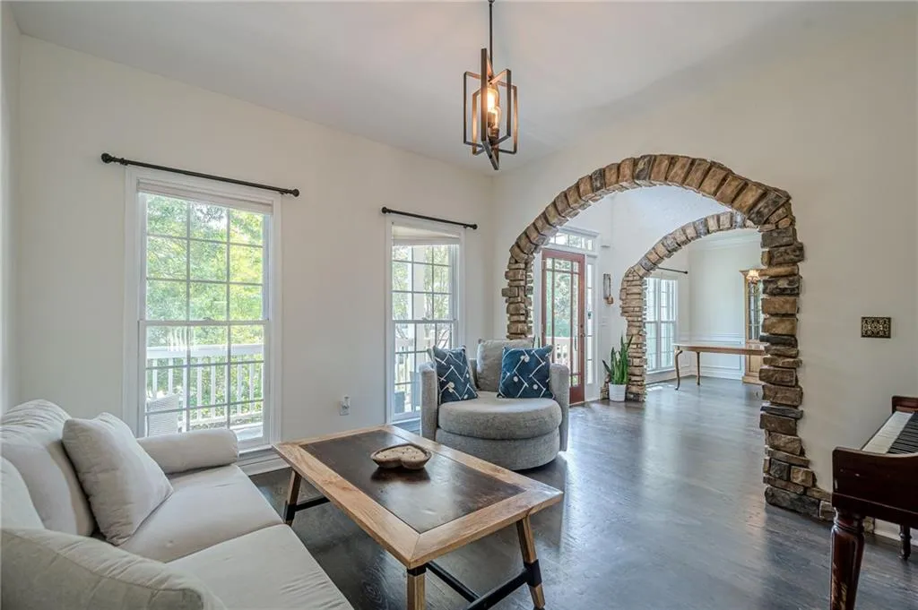 Canton, Georgia 30114, United States, 6 Bedrooms Bedrooms, ,5 BathroomsBathrooms,Residential,Active,173924