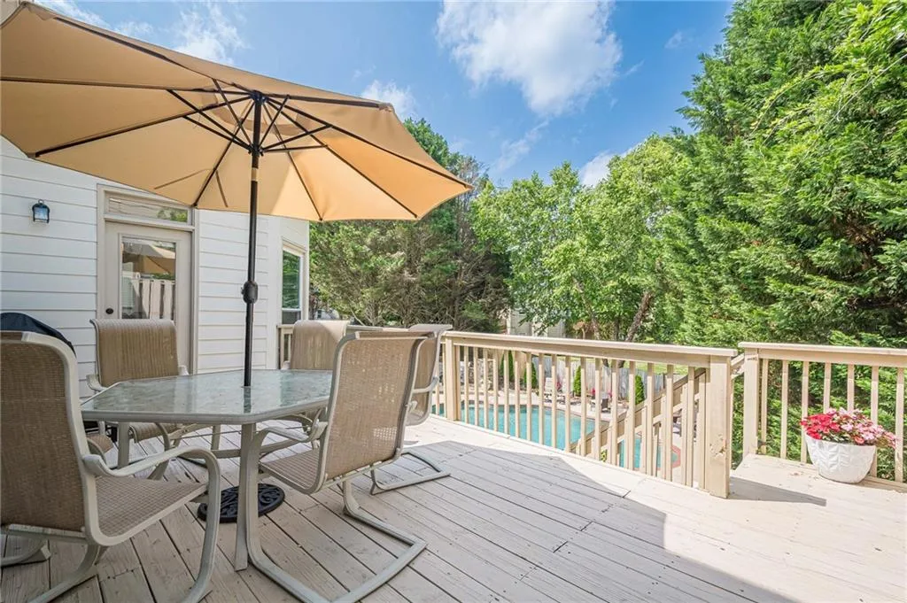 Canton, Georgia 30114, United States, 6 Bedrooms Bedrooms, ,5 BathroomsBathrooms,Residential,Active,173924