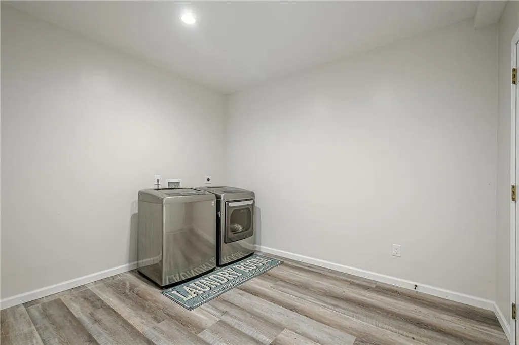 Canton, Georgia 30114, United States, 6 Bedrooms Bedrooms, ,5 BathroomsBathrooms,Residential,Active,173924