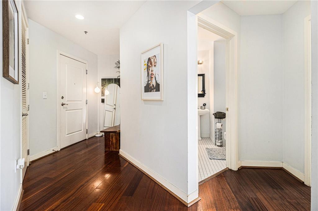 565 Peachtree Street NE 1404