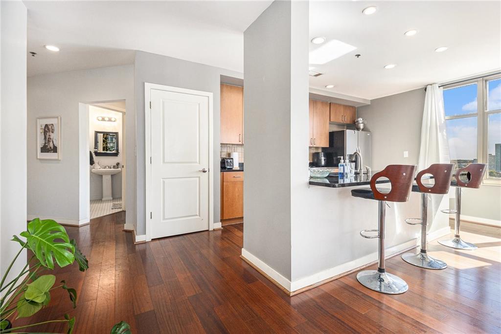 565 Peachtree Street NE 1404