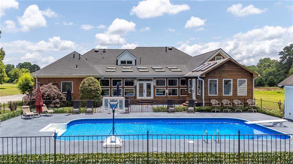 104 Aspen Drive NE