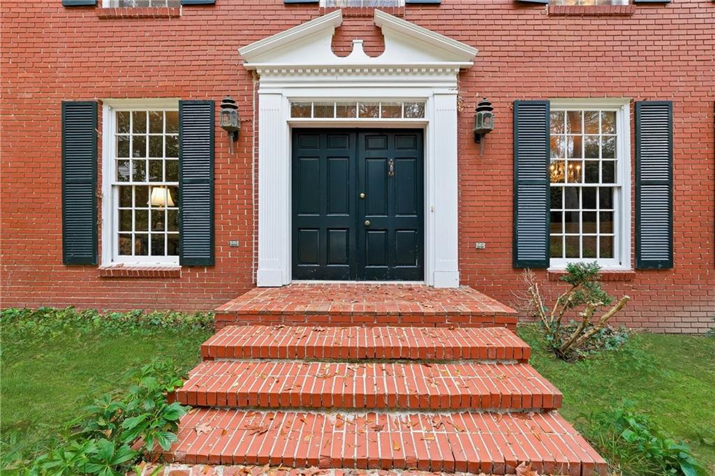 956 W Wesley Road NW