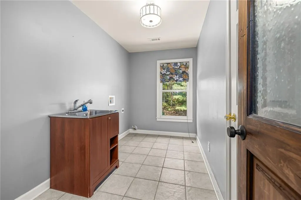 Cumming, Georgia 30041, United States, 5 Bedrooms Bedrooms, ,5 BathroomsBathrooms,Residential,Active,160566