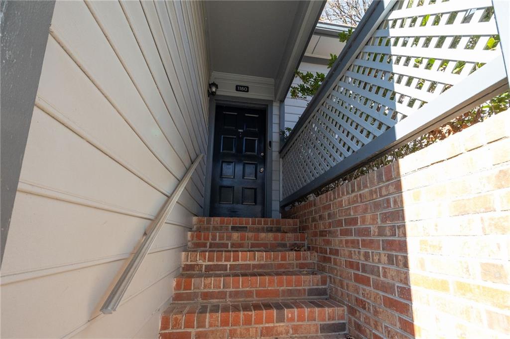 1180 Weatherstone Drive NE