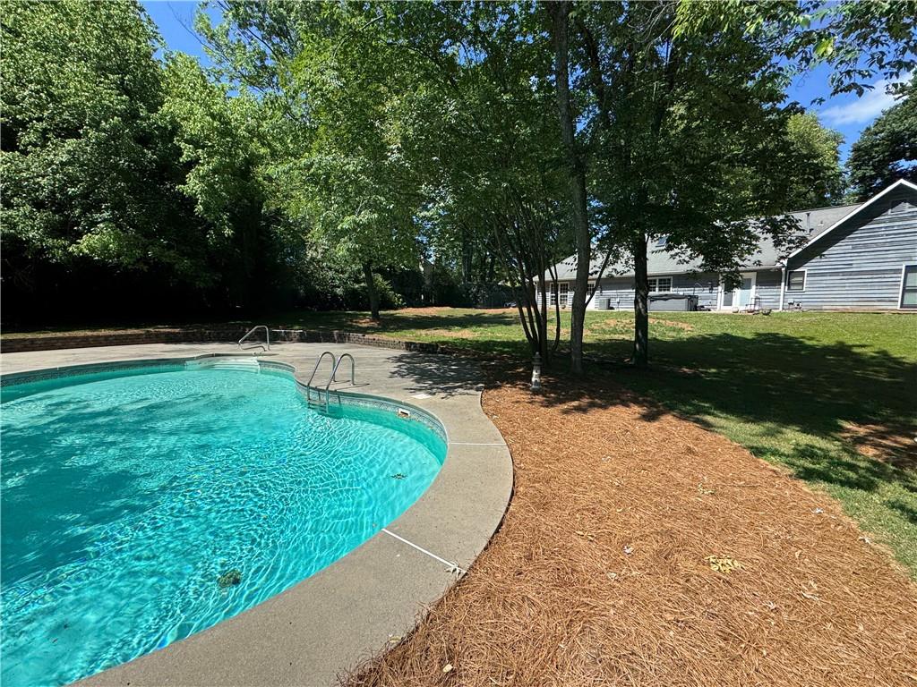 555 Saddle Creek Circle