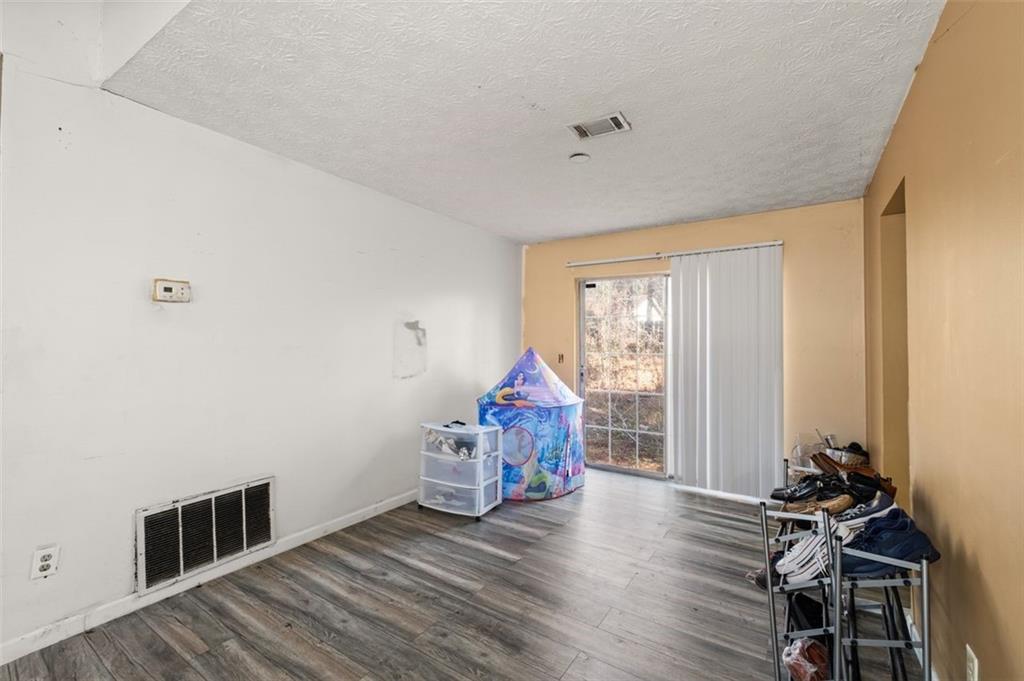 6340 Emerald Pointe Circle