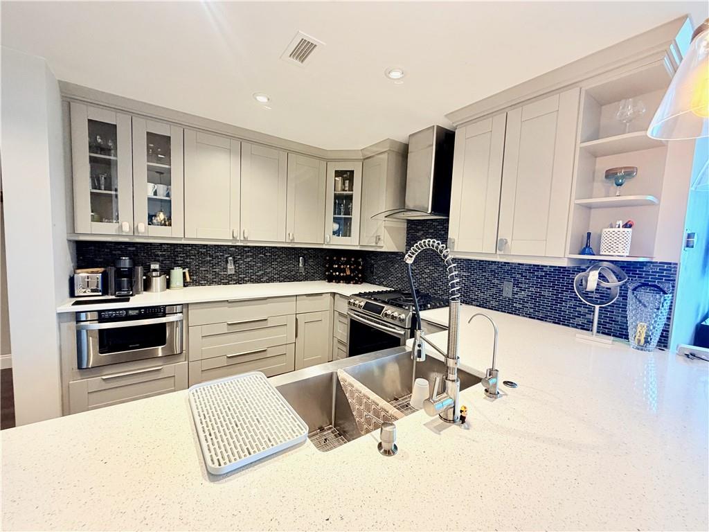 3338 Peachtree Road NE 2303