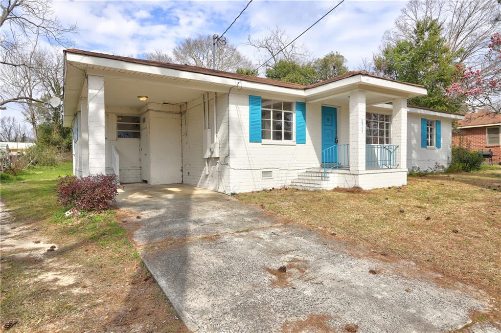 Don't miss this opportunity! 3 Bedroom, 1 Bath Rental in Macon. Hardwood floors, bright white kitchen, spacious rooms and patio overlooking level backyard.