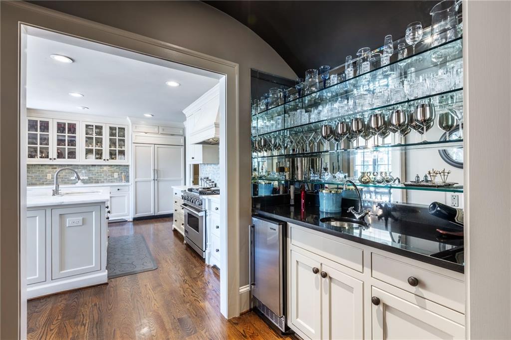 2968 Rivermeade Drive NW